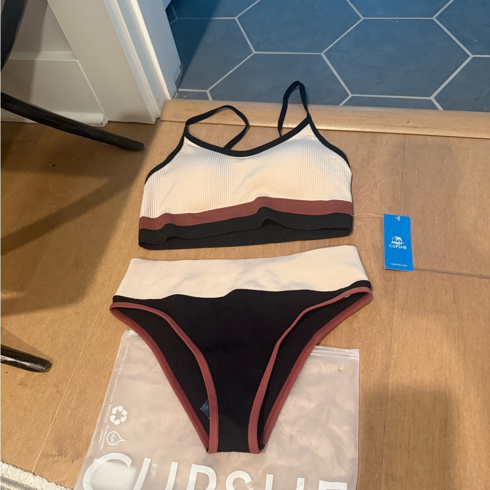 Cupshe Cream and Black Ribbed Top